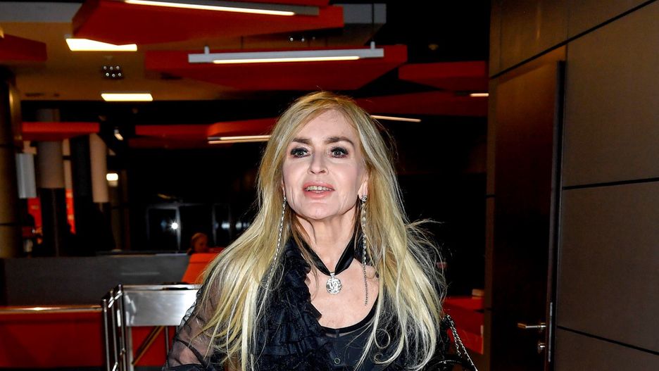 31. Gala Paszporty POLITYKI 2023, bluzka czarna, bluzka z falbanami, damskie, kobieta, Paszporty Polityki, Paszporty Polityki 2023, Polityka, spódnica z cekinami, sylwetka, szpilki czarne, Paszport Polityki, Paszporty "Polityki", Monika Olejnik