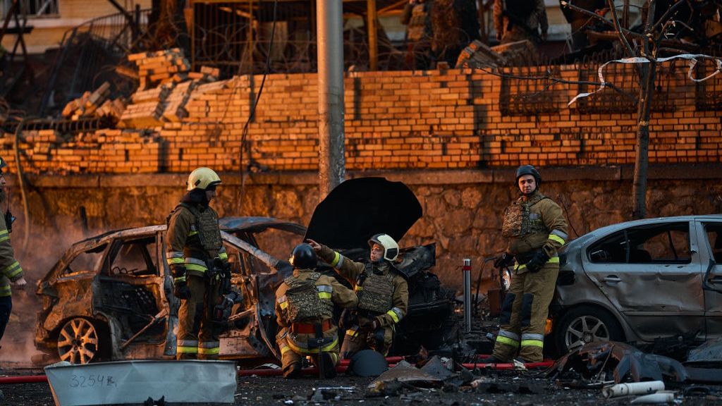 Daily Life In Ukraine In The Third Year Of Russia's Large-Scale War
KYIV, UKRAINE - DECEMBER 20: Ukrainian rescue services eliminate the consequences of a Russian ballistic missile hitting the city center on December 20, 2024 in Kyiv, Ukraine. (Photo by Kostiantyn Liberov/Libkos/Getty Images)
Libkos
