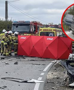 Tragedia na Mazowszu. Zginęli na miejscu. Z auta został wrak