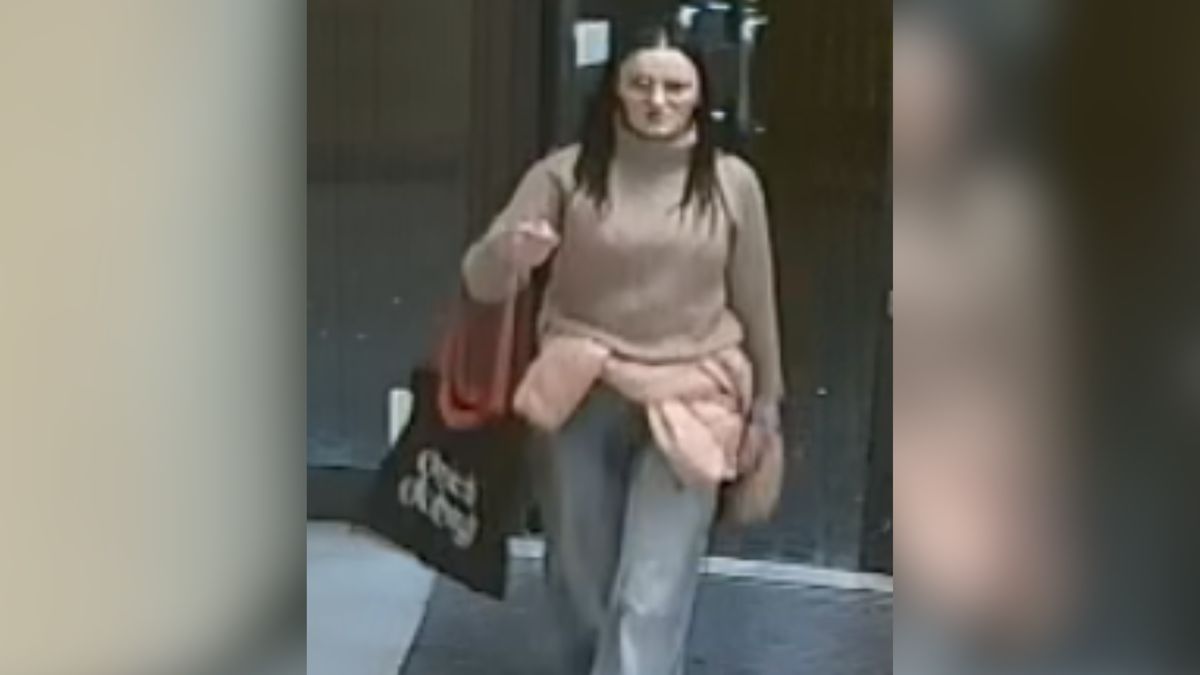 Pokazali twarz kobiety podejrzewanej o uszkodzenie ciała.