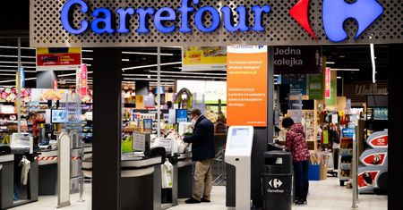 Carrefour sprzeda sklepy w Polsce? Niepewne losy ponad 700 placówek