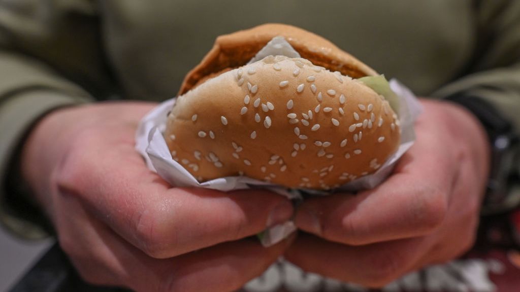 Przez gwałtowny wzrost cen pomidorów w Indiach Burger King wycofuje je ze swojej oferty