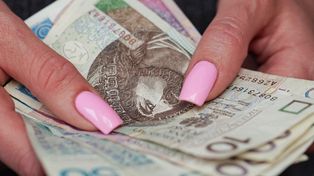 Podwójna wypłata. Kto skorzysta na sierpniowym 800 plus?