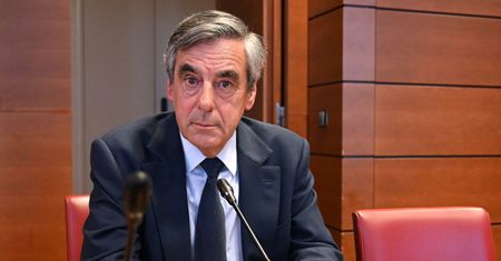 Były premier Francji broni pracy w Rosji. "To moja sprawa"