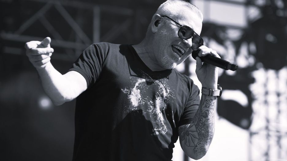 Steve Harwell występował na scenie przez prawie 30 lat
