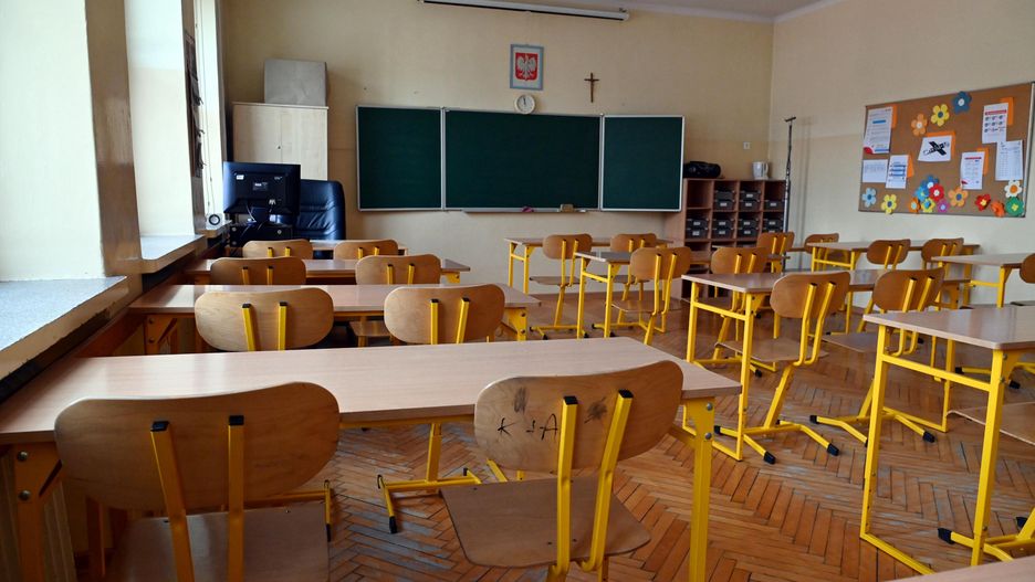 W szkołach uczniowie są przenoszeni w tryb zdalny