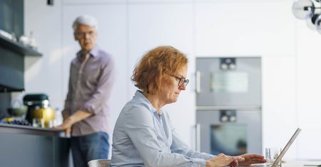 Podwyższenie wieku emerytalnego? Ekspert daje rozwiązanie
