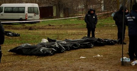 Masowy grób na terenie kościoła. Kolejne dramatyczne odkrycie w Buczy