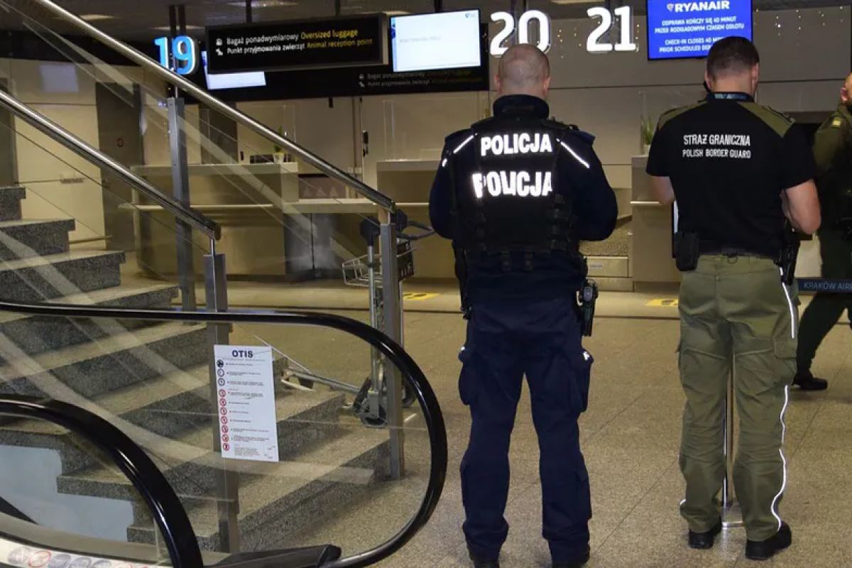 Gwałciciel zatrzymany na krakowskim lotnisku. Poszukiwano go od 2018 roku
