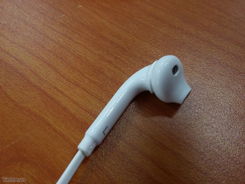 Samsung może mocno odświeżyć słuchawki dla Galaxy S6. Będą podobne do tych od iPhone'a? 8