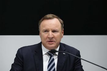 Konflikt eskaluje. Buda zbiera podpisy za wyrzuceniem Kurskiego z PiS