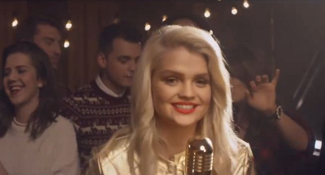 „Coraz bliżej Święta” - Margaret z finalistami „Voice of Poland” i youtuberami w bożonarodzeniowej kampanii Coca-Coli (wideo)