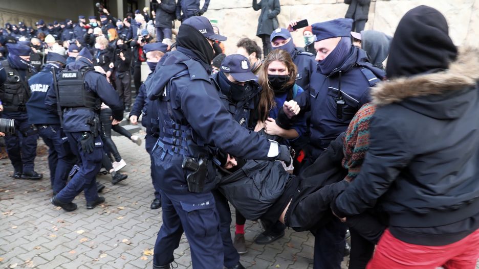 Strajk kobiet. Polski PEN Club ostrzega przed eskalacją przemocy