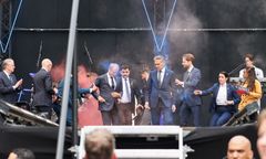 Incydent w Holandii. Tusk wyprowadzony ze sceny