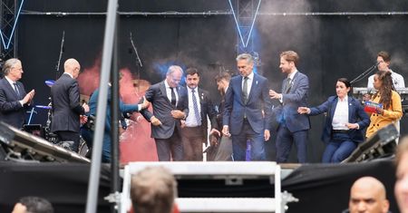 Incydent w Holandii. Tusk wyprowadzony ze sceny