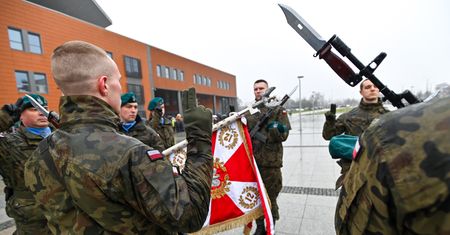 Powrót obowiązkowej służby wojskowej? Wyniki badania mogą zaskakiwać