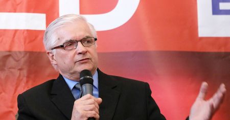 Stan wyjątkowy. Były premier kontrolowany przy granicy. "To było upokarzające"