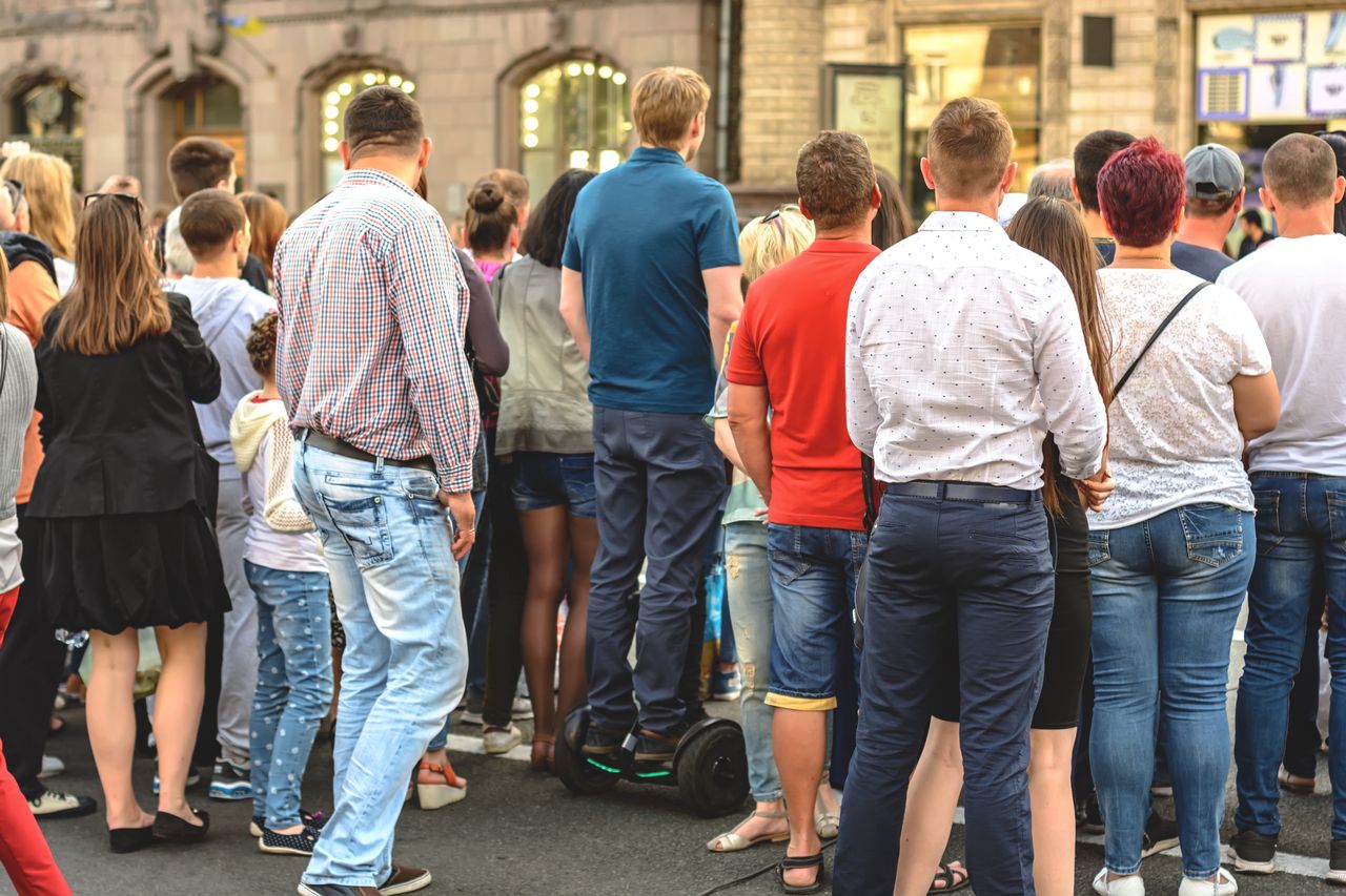 Tourists often get fooled by the "three-cup" game.