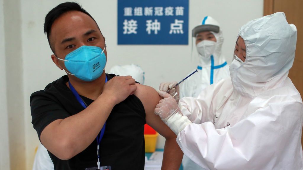 Chiny wkrótce przeprowadzą masowe szczepienia na COVID-19