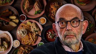 Napiwki powinny być doliczone do rachunku? Znany restaurator komentuje