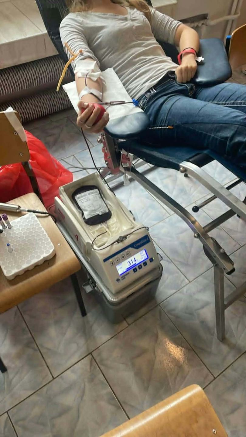 Młodzi krwiodawcy z Ostrowca Świętokrzyskiego – wspólnie oddali 10,8 litra krwi!