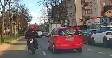 Opublikowali nagranie ze wściekłym motocyklistą. Ostro zareagował