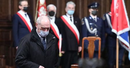 Drogi wyjazd Antoniego Macierewicza. Opozycja chce zwrotu pieniędzy