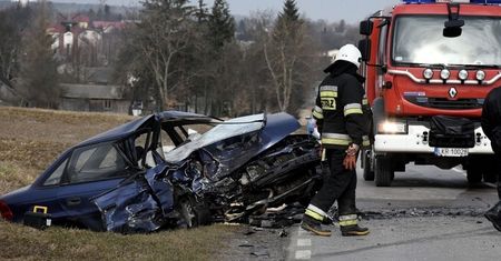 Wypadek koło Kraśnika. Nie żyje 71-letni kierowca opla