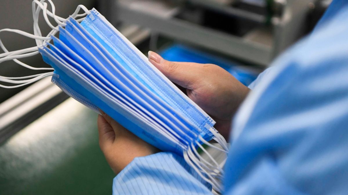 Polskie krawcowe chcą uszyć maseczki dla potrzebujących medyków