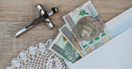 20 zł w kopercie na kolędę? Ksiądz nie wytrzymał. "Niestosowne"