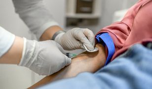 25 tys. zł dla lekarza i 221 zł dla pielęgniarki. "To bulwersujące"