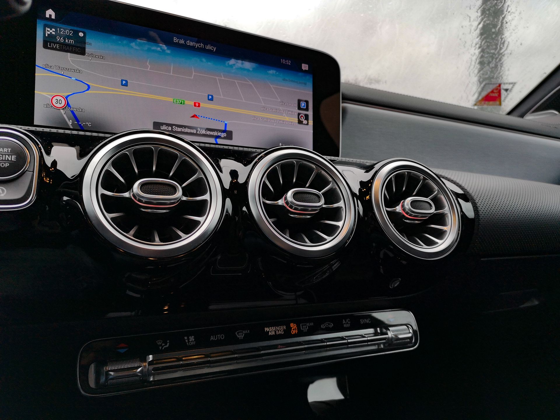 Mercedes CLA: System MBUX, wirtualny kokpit i audio Burmester 48