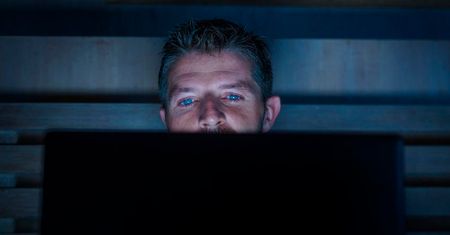 10 minut pornografii dziennie może powodować problemy z erekcją
