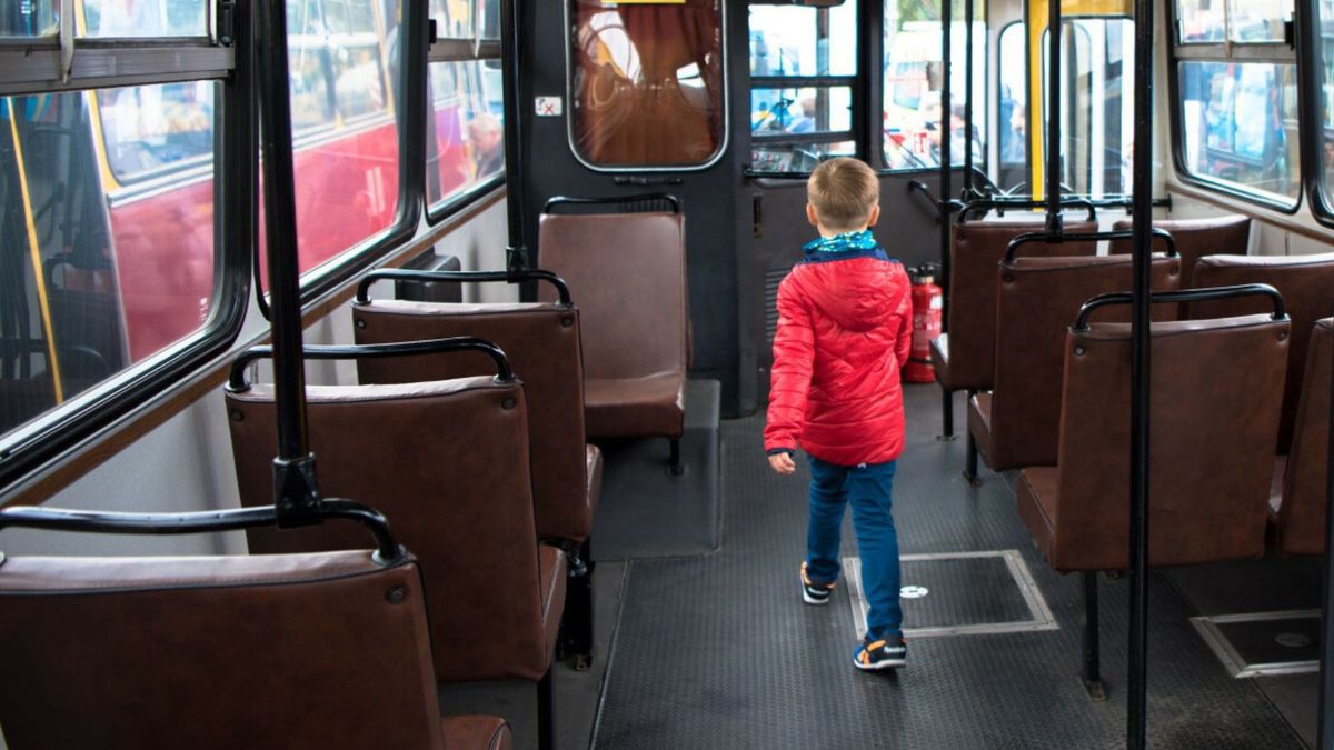Czterolatek chorujący na epilepsję pozostawiony w szkolnym autobusie. Spędził w nim sam cztery godziny
