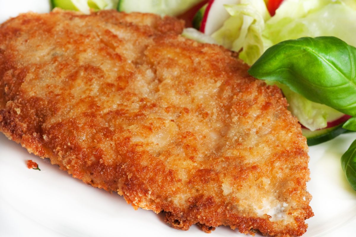 Kotlet w panierce to podstawa  polskiego obiadu 
