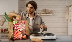 Ostry charakter chipsów w nowej reklamie Crunchips Wow (wideo)