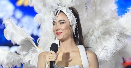 Ida Nowakowska-Herndon z pióropuszem jak z Rio. Sylwestrowa kreacja gwiazdy TVP