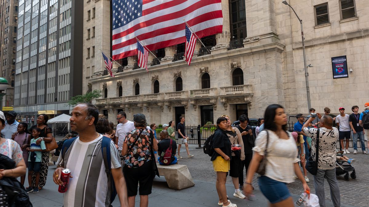 NEW YORK, NEW YORK - JULY 05: People walk by the New York Stock Exchange (NYSE) on July 05, 2024 in New York City. The Bureau of Labor Statistics reported Friday that U.S. employers added 206,000 jobs in June, more than expected and slightly below the revised 218,000 added in May.  (Photo by Spencer Platt/Getty Images)