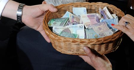 Tyle przeciętny katolik daje na Kościół. Można się zdziwić