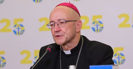 "Stało się coś niedobrego". Abp przyznaje błąd KEP
