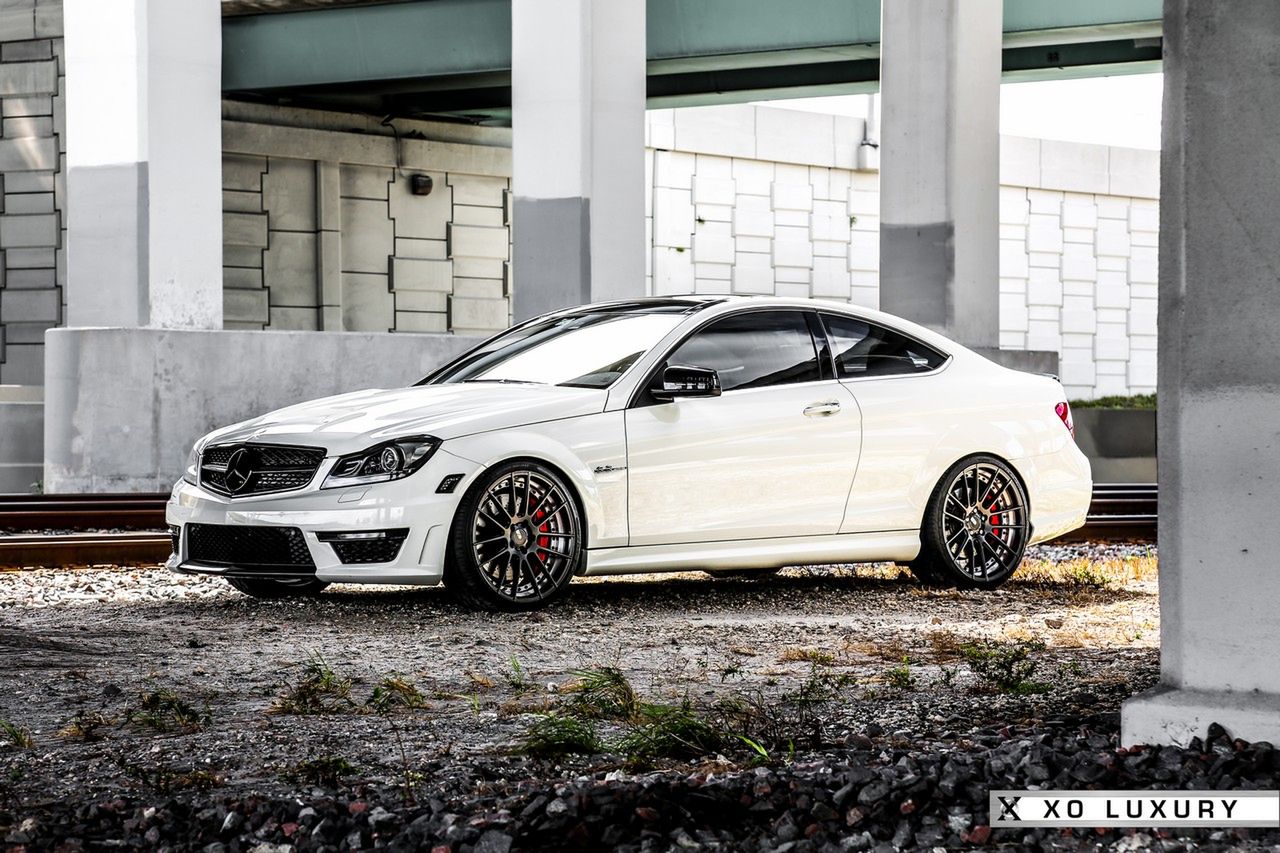 Mercedes-Benz C 63 AMG Coupé dopieszczony przez XO Luxury [galeria] 7