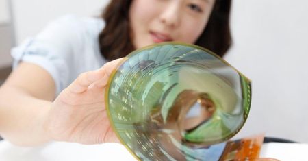 LG inwestuje 1,75 mld w elastyczne OLED-y