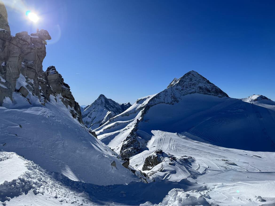 W tyrolskich Alpach panują idealne warunki do jazdy na nartach i snowboardzie 