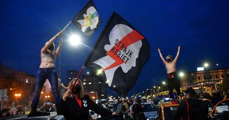 Funkcjonariusz ABW wjechał w tłum ludzi. Usłyszał zarzuty