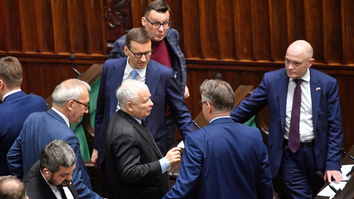 Posłowie na środowym posiedzeniu przyjęli tzw. ustawę sankcyjną przygotowaną przez rząd, ale odrzucili część poprawek Senatu