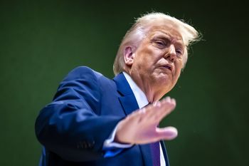 "Obserwujemy ich". Flota USA kieruje się w stronę Iranu