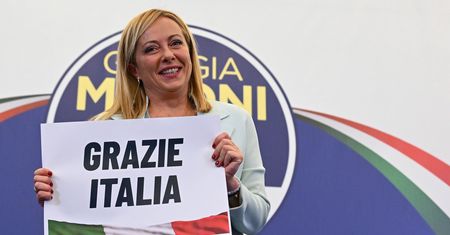 Giorgia Meloni: Nacjonalistka, chrześcijanka, matka. Wybory we Włoszech wygrywa centroprawica