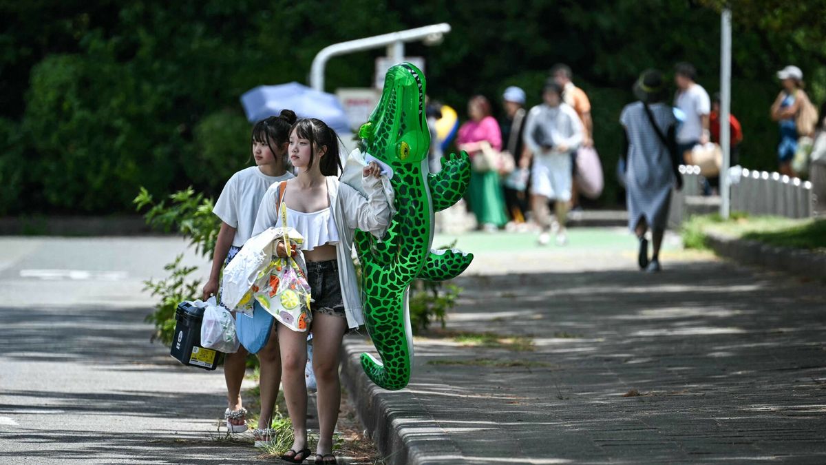 Temporary
People leave the beachside area at Inage Seaside Park after much of coastal Japan went on tsunami alert following a 8.7 magnitude quake in the sea off eastern Russia, along Tokyo Bay in Chiba City, Chiba prefecture on July 30, 2025. A powerful 8.7 magnitude earthquake off Russia's far east has prompted tsunami alerts across parts of the Pacific including Japan, Hawaii, Russia and Ecuador, and warnings along the California coast, US authorities said. (Photo by Philip FONG / AFP)
PHILIP FONG
