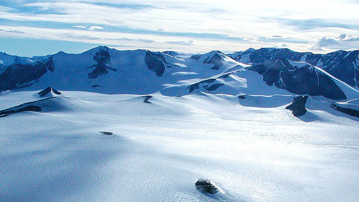 Widok na szczyt Wilson Piedmont na Antarktydzie