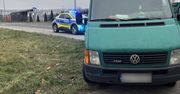 Kobieta wypadła z auta. Policja ukarała męża